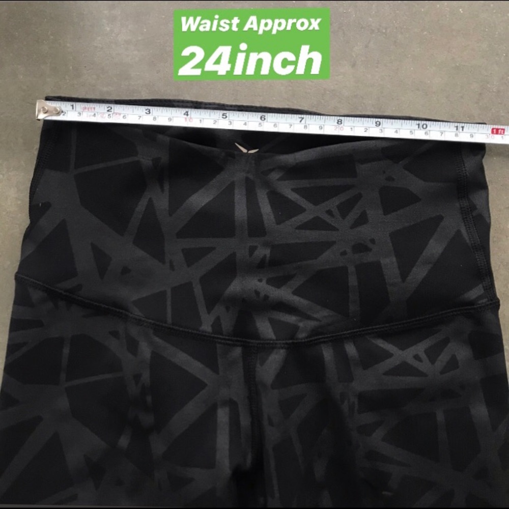Old Navy Active Crop Leggings - Picture 8 of 8